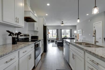 Villa New Build 5 Min To Broadway Sleeps 10 Nashville Exterior foto