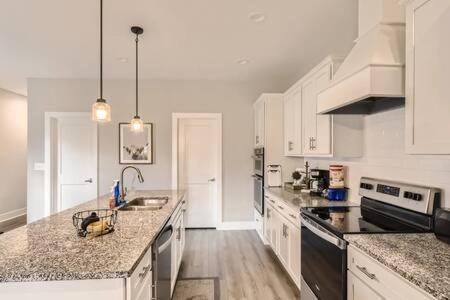 Villa New Build 5 Min To Broadway Sleeps 10 Nashville Exterior foto